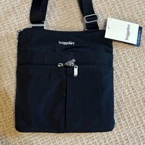 New Baggallini Black Pocket Town Crossbody Bag